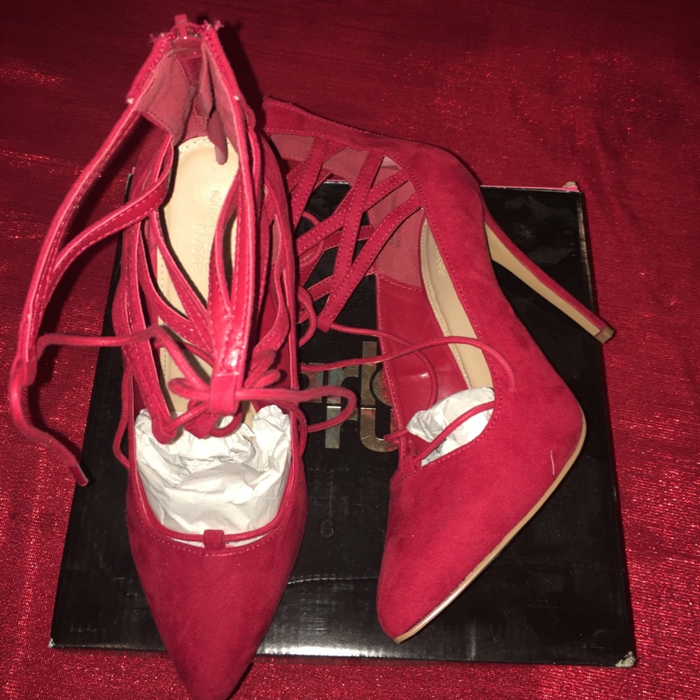 Red pumps - Picture 3 of 3